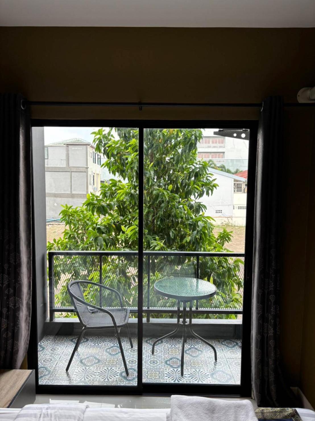 The Lantern Suites Ban Song Hong 外观 照片
